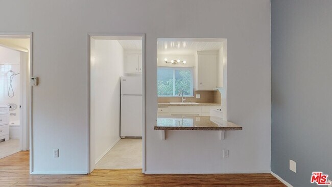 Building Photo - 10333 Santa Monica Blvd