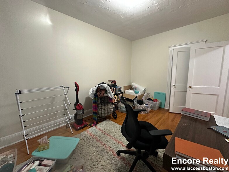 Building Photo - 127 Sutherland Rd