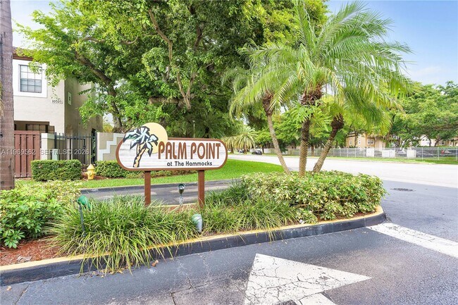 Building Photo - 10450 SW 154th Ct