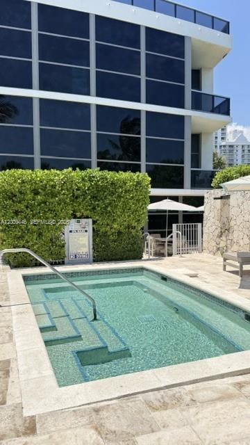 Building Photo - 5875 Collins Ave