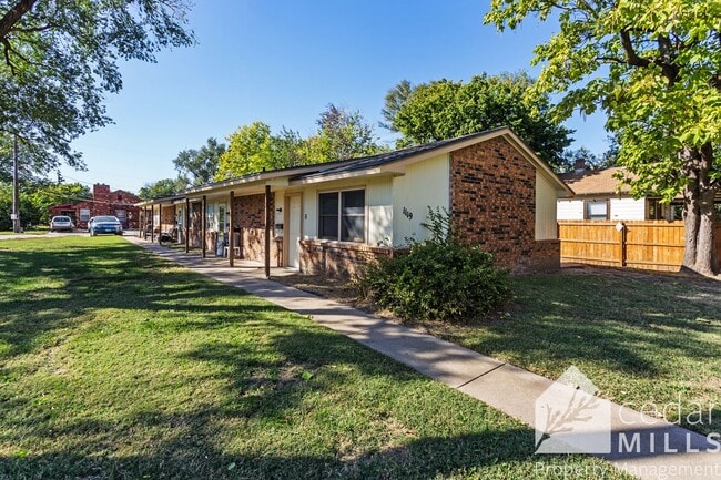 Building Photo - 1119 S Fern St