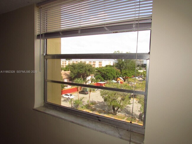 Building Photo - 10090 NW 80th Ct