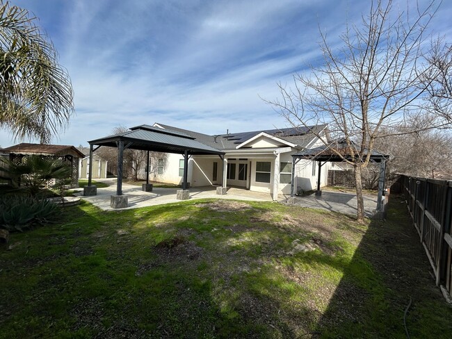 Building Photo - Move in Ready in Northwest Hanford