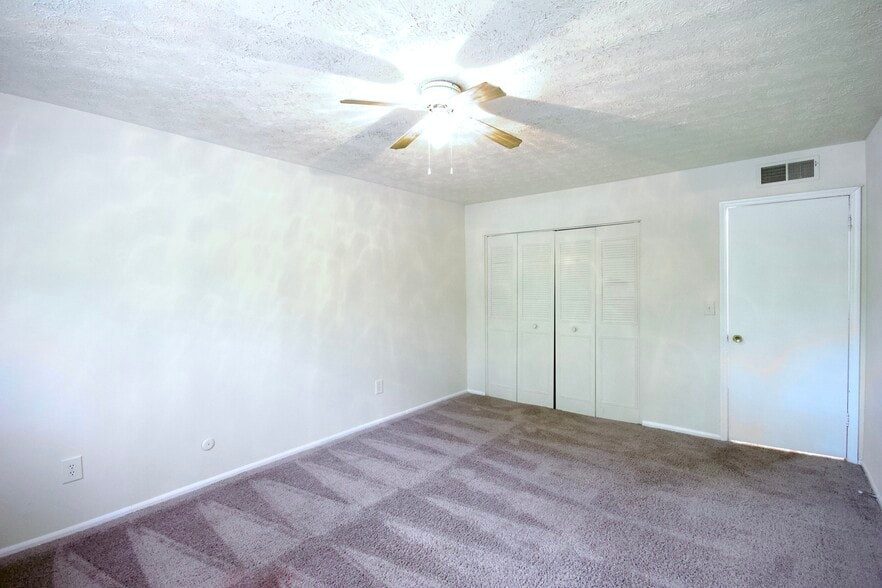 Building Photo - 120 Viking Ct