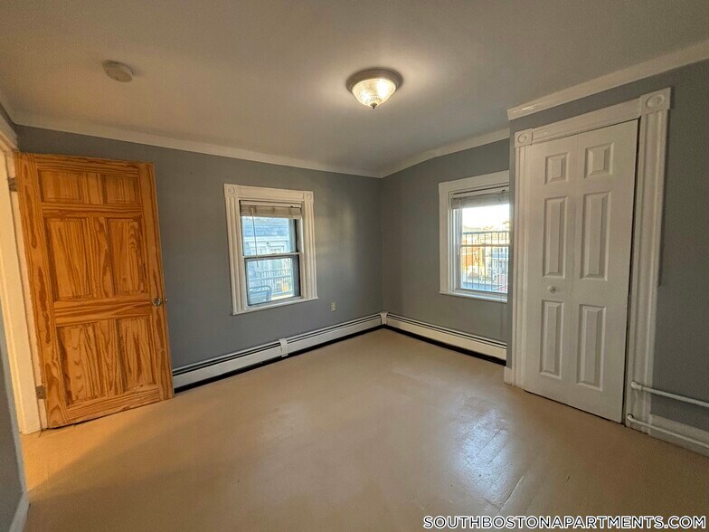 Building Photo - 4 Barrett Ave