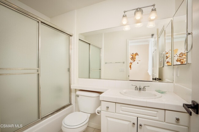 Building Photo - 1004 Lambourne Pl