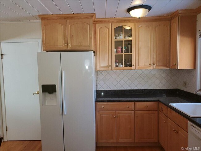 Building Photo - 215 Harriman Rd