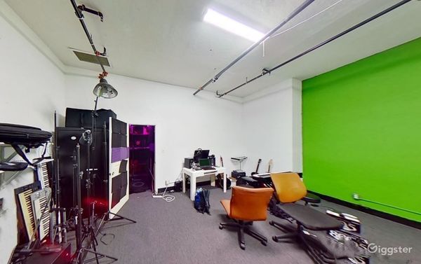 Building Photo - Room #1