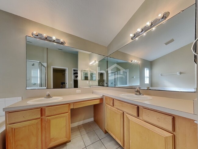 Building Photo - 7029 Monarch Park Dr