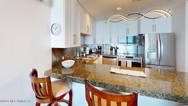 Building Photo - 2060 Beach Blvd