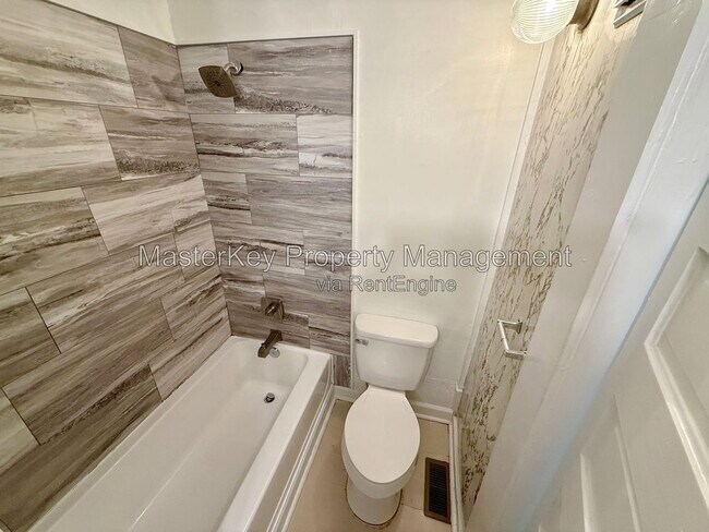 Building Photo - 302 Raynor St