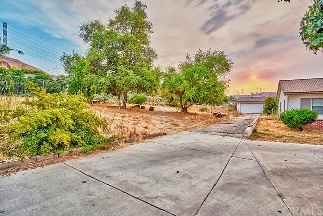 Building Photo - 2751 Batson Ave