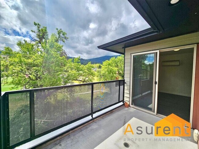 Building Photo - MOVE IN SPECIAL: $500 Off on First Full Month's Rent! New Townhome close to downtown!