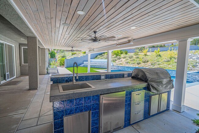 Building Photo - Single Story Pool Home for Rent in Palmdale.