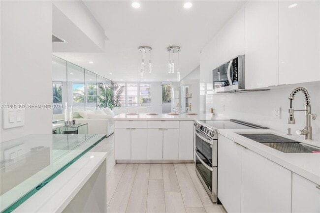 Building Photo - 100 Lincoln Rd