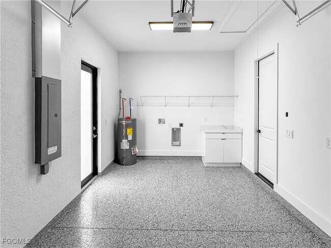 Building Photo - 916 Sara Ave N