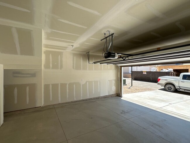 Building Photo - Cedar City 3 Bed | 2 Bath | 2 Car Townhome