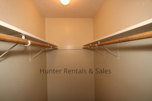 Building Photo - Move South!