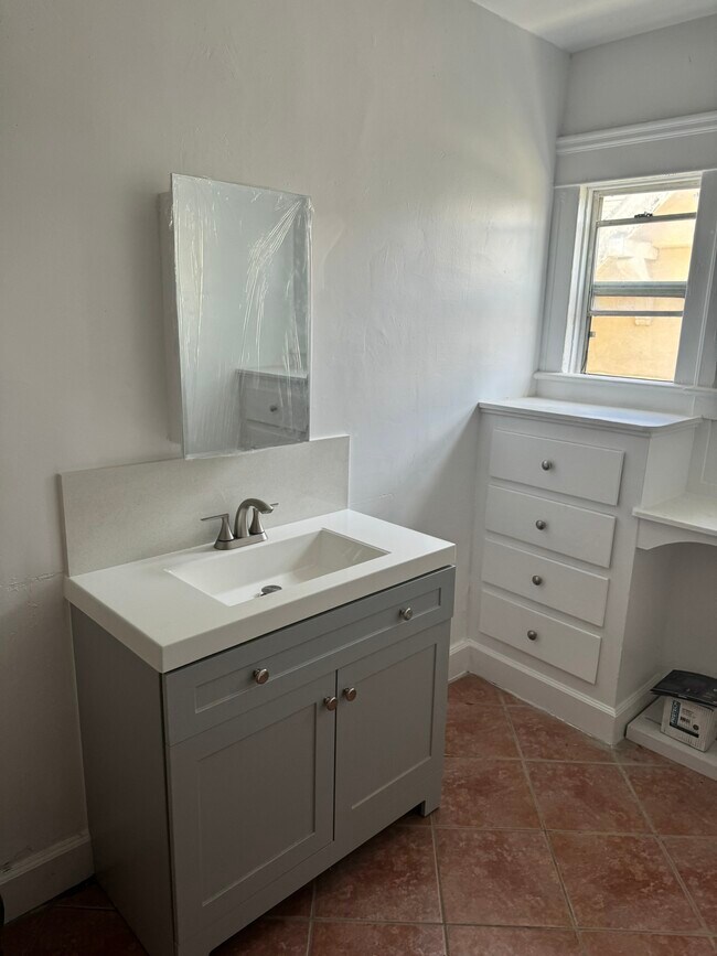 Vanity - 4509 S Figueroa St