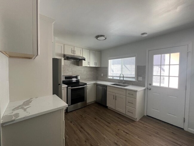 Building Photo - 3618 Chestnut St