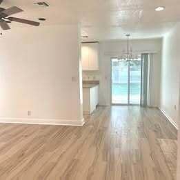 Building Photo - 905-907 SW 11th Ave