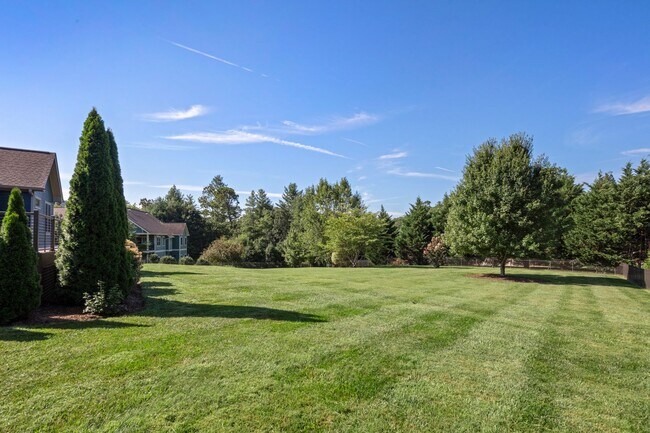 Building Photo - High-End Home on One Level - Beautiful Fletcher Neighborhood