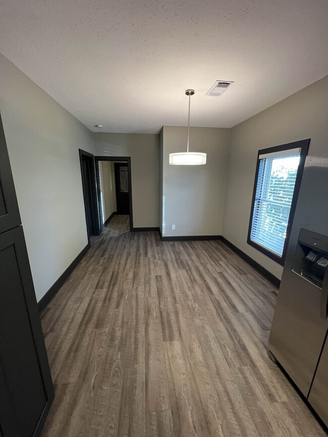 Building Photo - 1105 N Rusk St