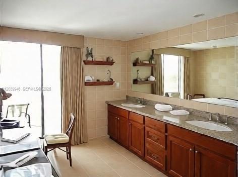 Building Photo - 20281 E Country Club Dr