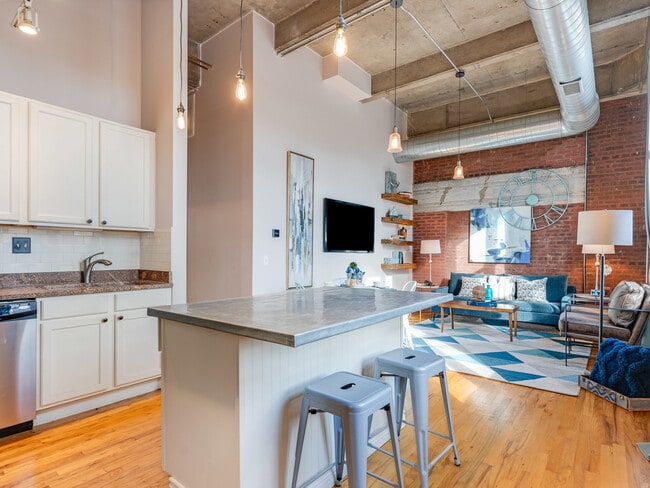 Building Photo - 1735 N Paulina St