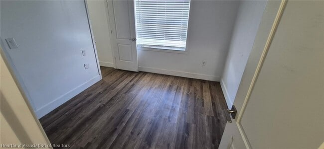 Building Photo - 404 N Ridgewood Dr