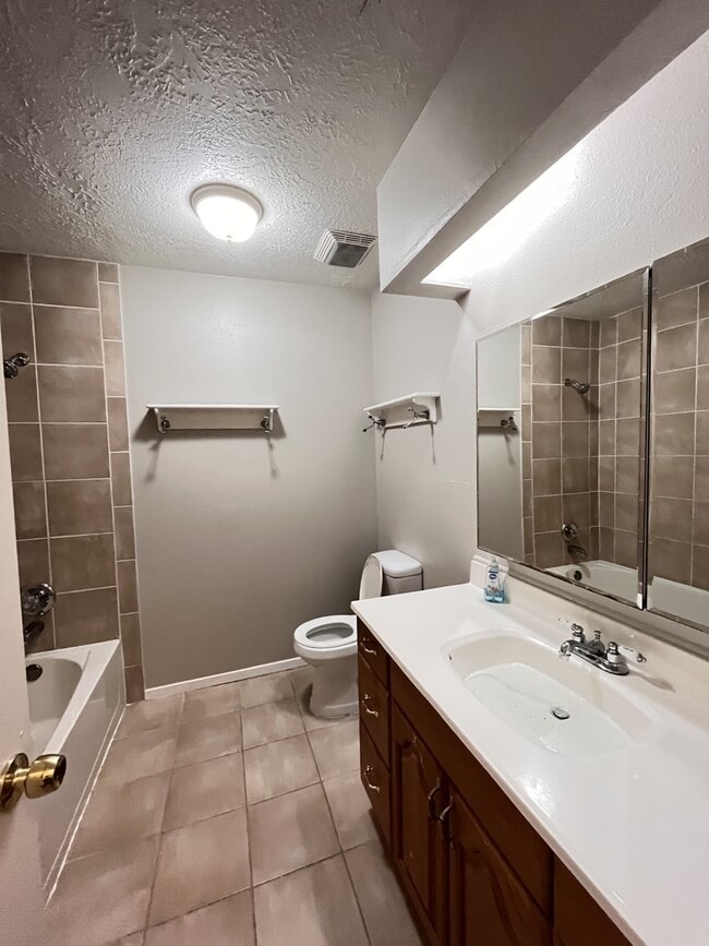 Building Photo - 16450 Hibiscus Ln