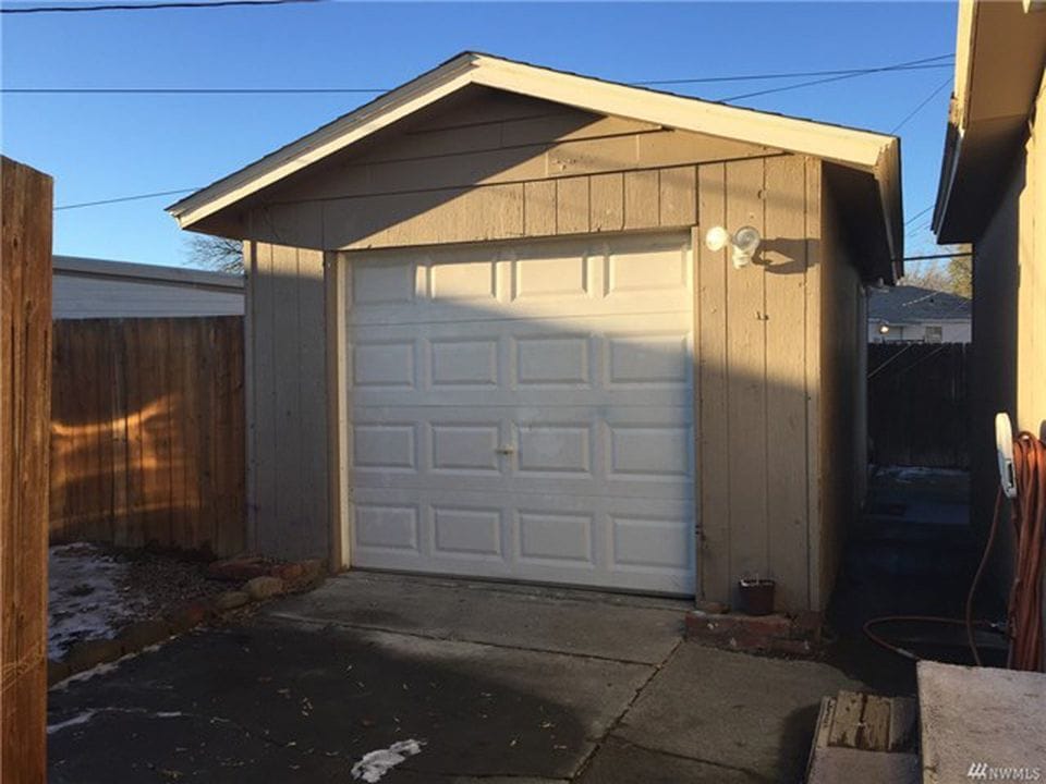 GARAGE - 258 Knolls Vista Dr