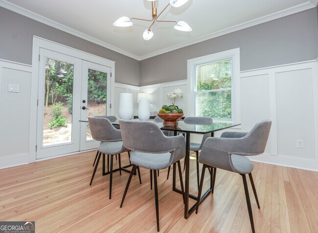 Building Photo - 2908 N Hills Dr NE