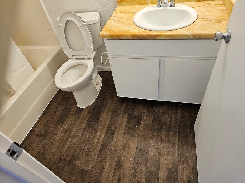 Building Photo - 2329 Sambrano Ave