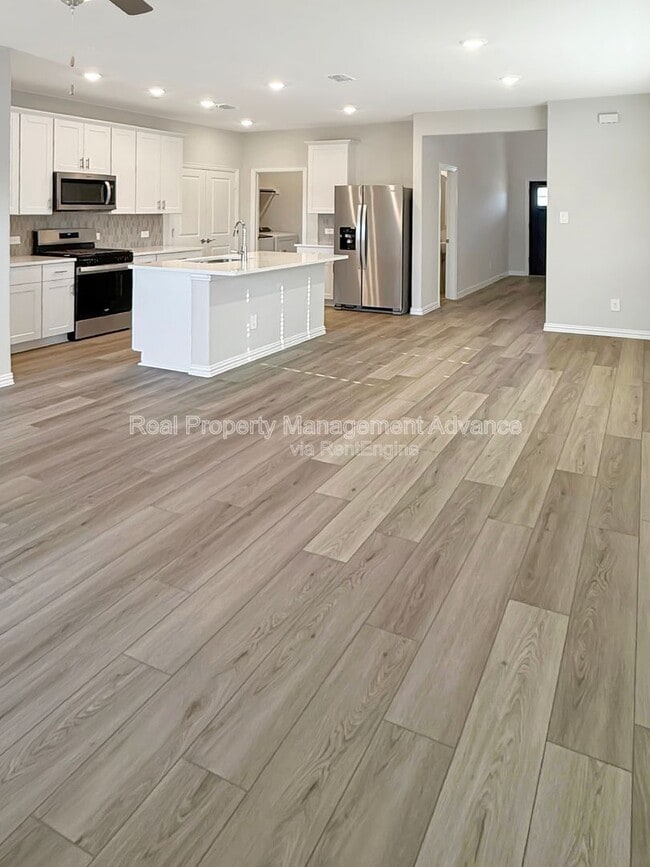 Building Photo - 614 Clover Crk Dr