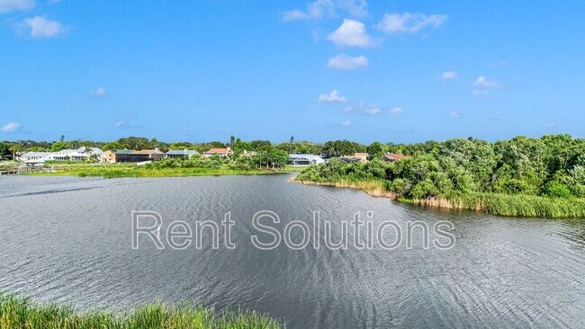 Building Photo - 10192 Seminole Island Dr