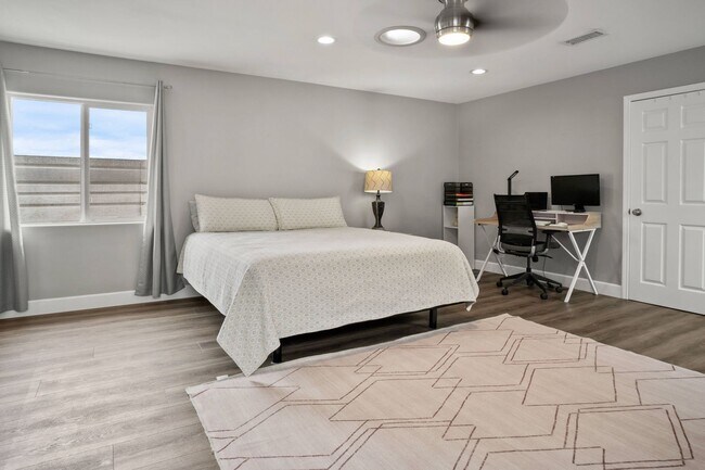 Building Photo - 4 Bed | 2.5 Bath Home in Spring Valley with Detached Office Suite!