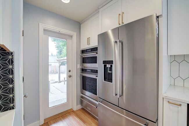 Building Photo - 4Bd/1.75Ba Edmonds House