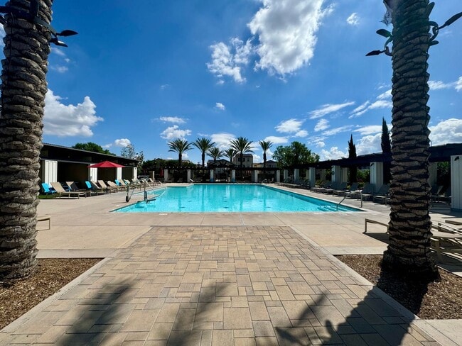 Building Photo - Spacious 3 Bed / 3.5 Bath Condo in The Preserve Community