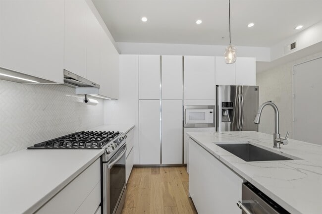 Building Photo - 194 Cambridge Ave