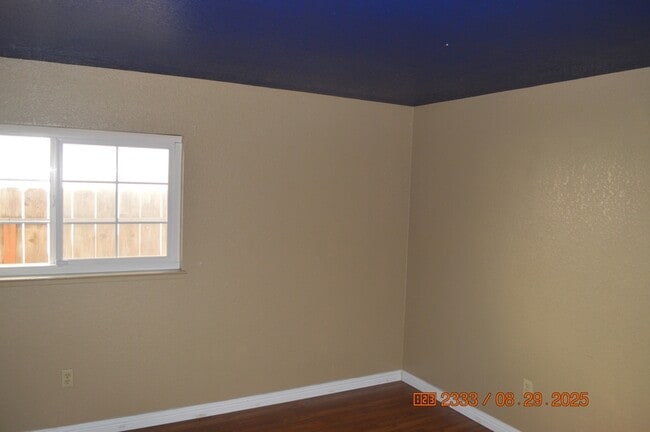 Building Photo - 1125 W Tuolumne Rd