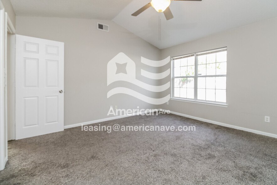 Building Photo - 406 Wincrest Ln