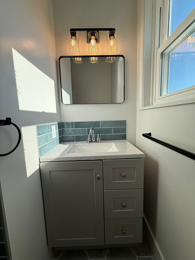 Building Photo - 310 W Market St