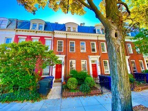Building Photo - 329 C St SE