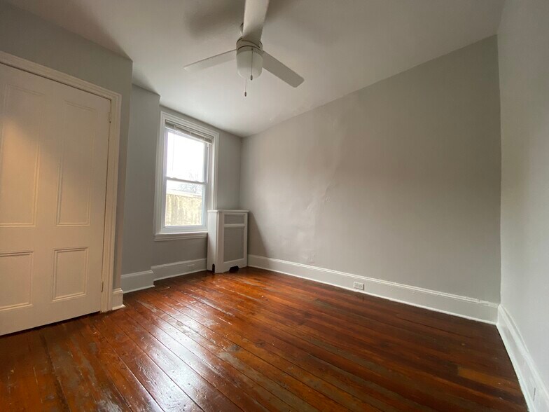 Building Photo - 74 E Church Ln