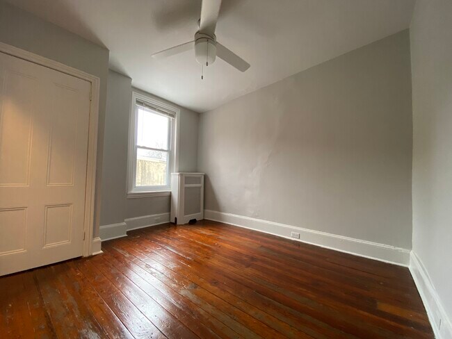 Building Photo - 74 E Church Ln