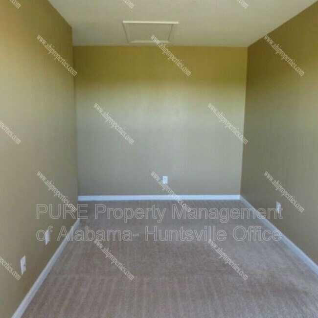 Building Photo - 3312 Lakeland Dr SW