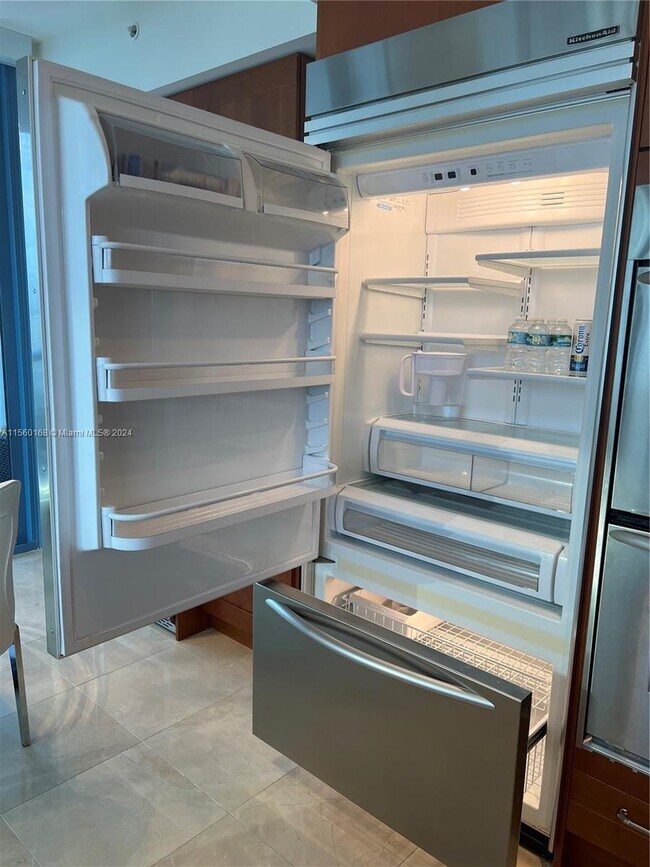 Building Photo - 333 Las Olas Way