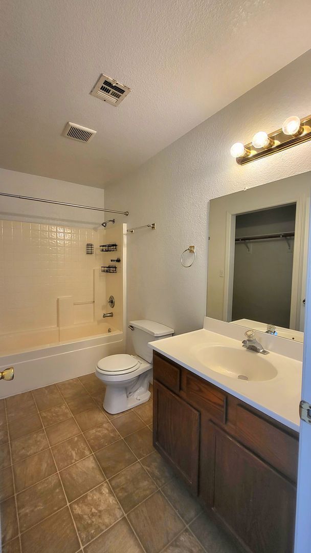 Building Photo - 2400 E Ambush St