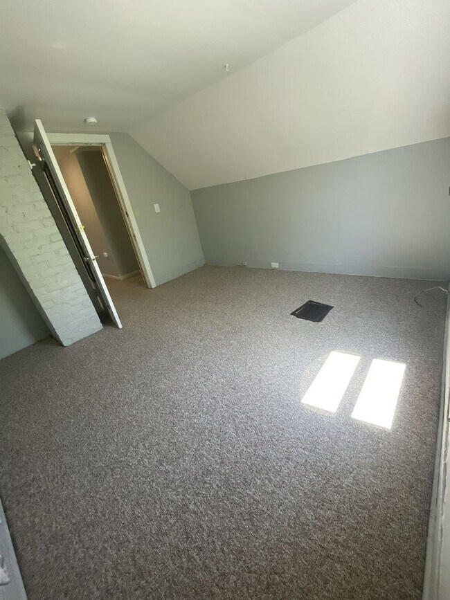 Building Photo - 952 Greenwood Ave